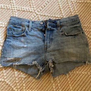 lightwash 501 levi jean shorts